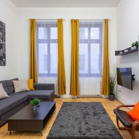 Dowtown Home In The Gozsdu Garden Budapest Ngoại thất bức ảnh